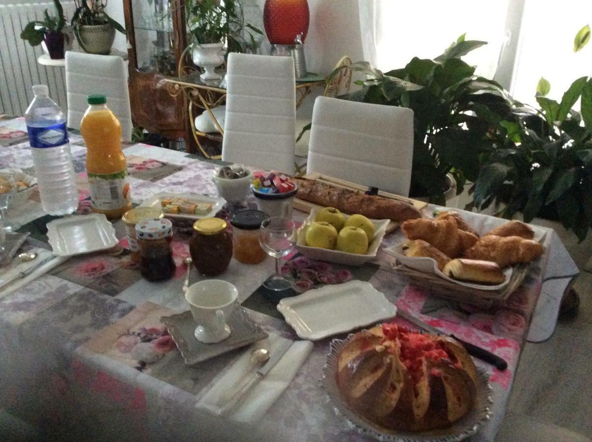 Gites Et Chambres D'Hotes Les Roses The 奥特里韦 外观 照片